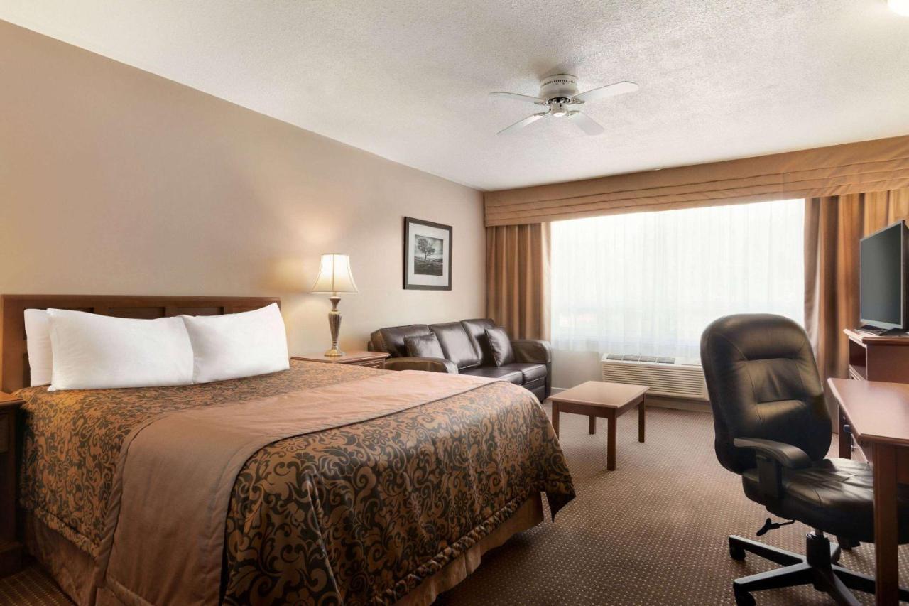 Travelodge By Wyndham Simcoe Exterior foto